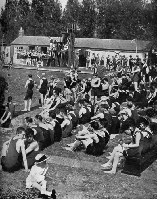 Framed Print : Bathers at the Open Air Baths in Chiswick Framed Print : Bathers at the Open Air Baths in Chiswick