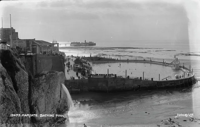Framed Print : Bathing Pool in Margate Framed Print : Bathing Pool in Margate