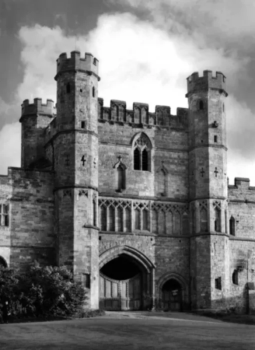 Framed Print : Battle Abbey Gatehouse Framed Print : Battle Abbey Gatehouse