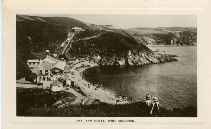 Framed Print : Bay, Hotel and Cliff Railway Framed Print : Bay, Hotel and Cliff Railway