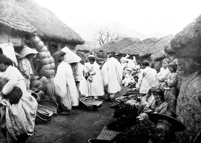 Framed Print : The Bazaar, Jusan, South Korea, early 1900s Framed Print : The Bazaar, Jusan, South Korea, early 1900s