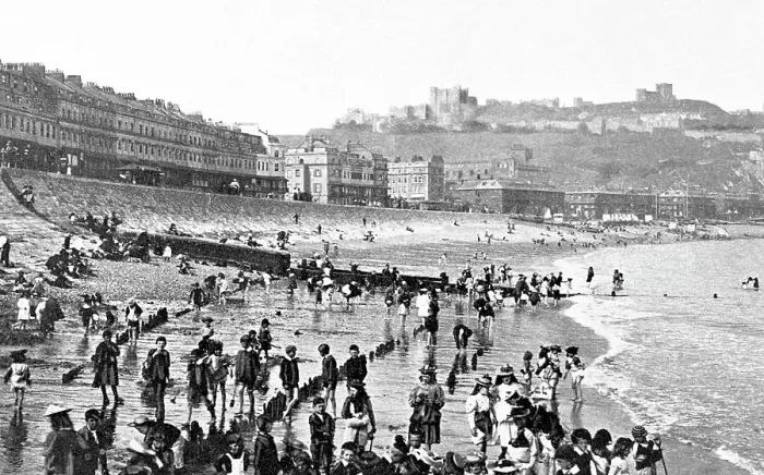 Framed Print : Beach and Castle, Dover early 1900's Framed Print : Beach and Castle, Dover early 1900's