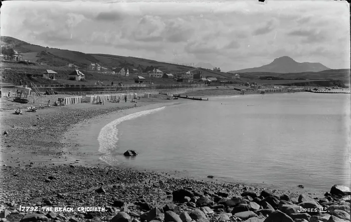 Framed Print : The Beach, Criccieth Framed Print : The Beach, Criccieth