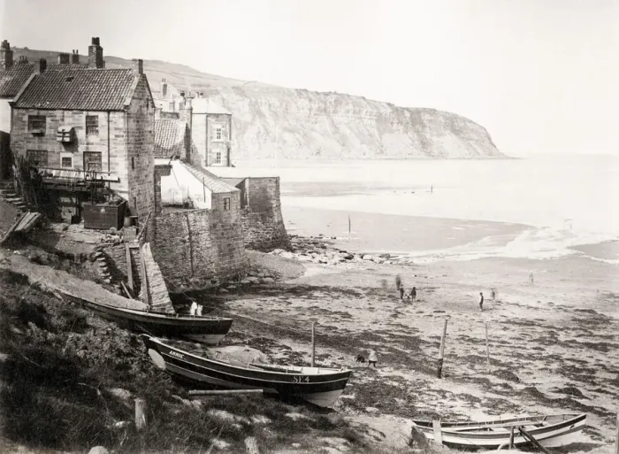 Framed Print : Beach and headland at Robin Hoods Bay, Yorkshire Framed Print : Beach and headland at Robin Hoods Bay, Yorkshire