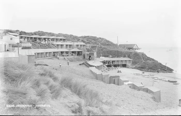 Framed Print : Beach Huts at Abersoch Framed Print : Beach Huts at Abersoch