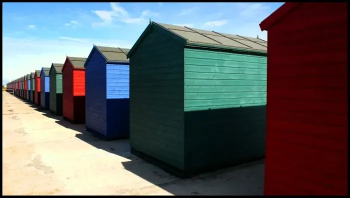 Framed Print : Beach huts, Hastings, Kent Framed Print : Beach huts, Hastings, Kent