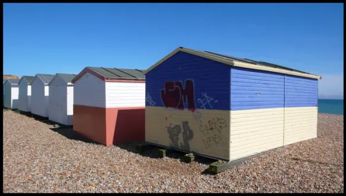 Framed Print : Beach huts, Hastings, Kent Framed Print : Beach huts, Hastings, Kent