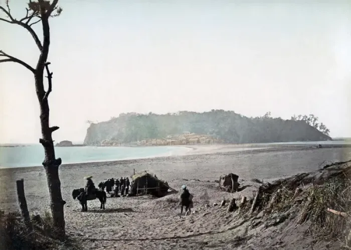 Framed Print : The beach and island at Enoshima, Kanagawa, Japan, circa 188 Framed Print : The beach and island at Enoshima, Kanagawa, Japan, circa 188