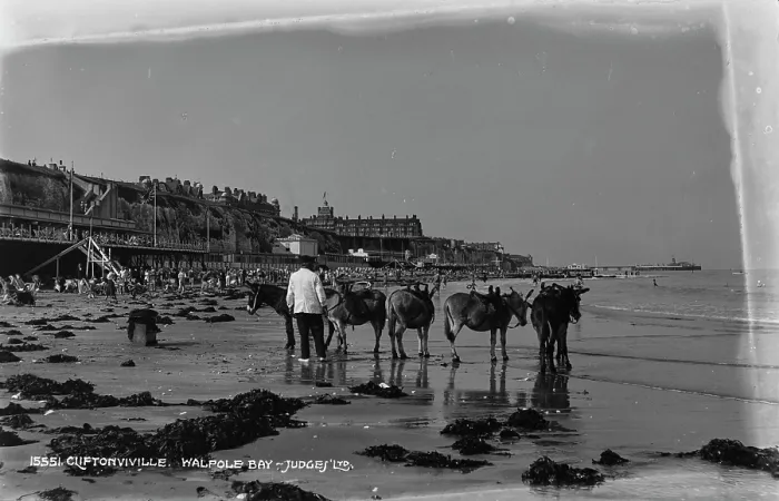 Framed Print : Beach Scene at Walpole Bay Framed Print : Beach Scene at Walpole Bay