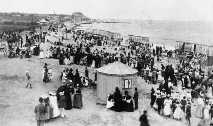 Framed Print : Beach scene, Walton-on-the-Naze, Essex Framed Print : Beach scene, Walton-on-the-Naze, Essex