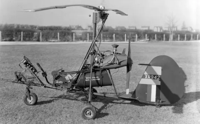 Framed Print : Beagle-Wallis WA-116 autogyro XR942 Framed Print : Beagle-Wallis WA-116 autogyro XR942