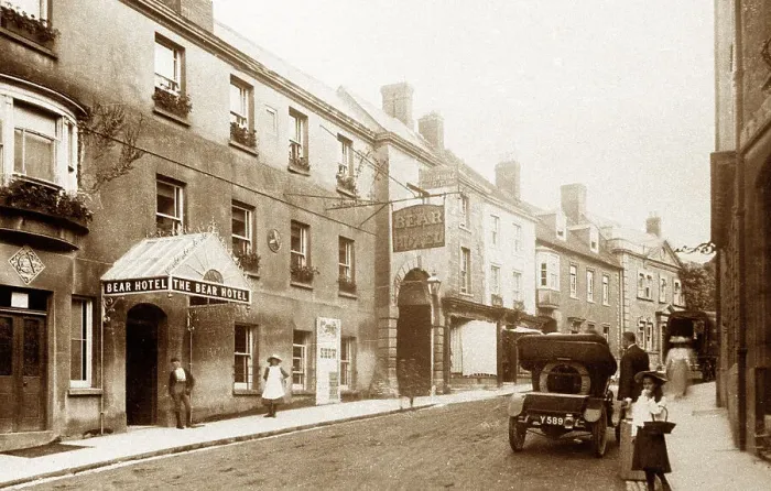 Framed Print : Bear Hotel, Wincanton early 1900's Framed Print : Bear Hotel, Wincanton early 1900's