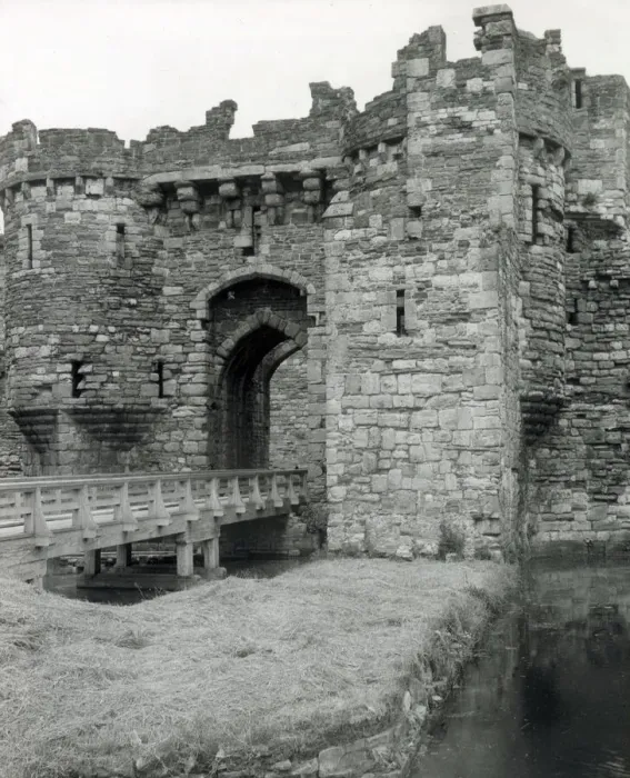 Framed Print : Beaumaris Castle Gatehouse, North Wales Framed Print : Beaumaris Castle Gatehouse, North Wales