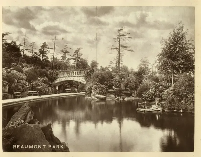 Framed Print : Beaumont Park Lake, Huddersfield, Yorkshire Framed Print : Beaumont Park Lake, Huddersfield, Yorkshire