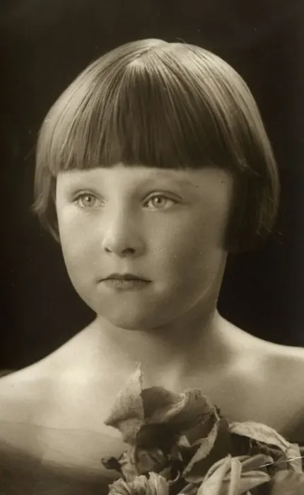 Framed Print : A beautiful studio portrait photograph of a 5 year-old girl Framed Print : A beautiful studio portrait photograph of a 5 year-old girl