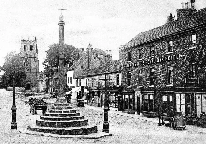 Framed Print : Bedale Market Cross, early 1900s Framed Print : Bedale Market Cross, early 1900s