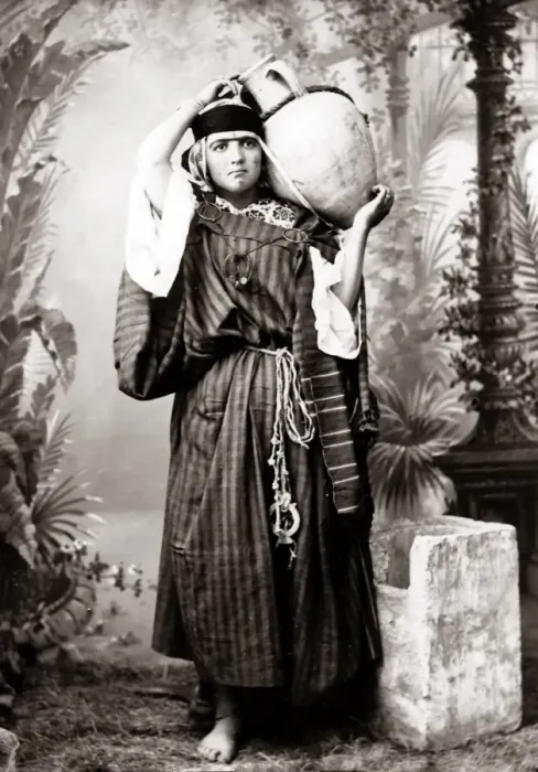 Framed Print : Bedouin woman, Tunis, Tunisia, circa 1890 Framed Print : Bedouin woman, Tunis, Tunisia, circa 1890