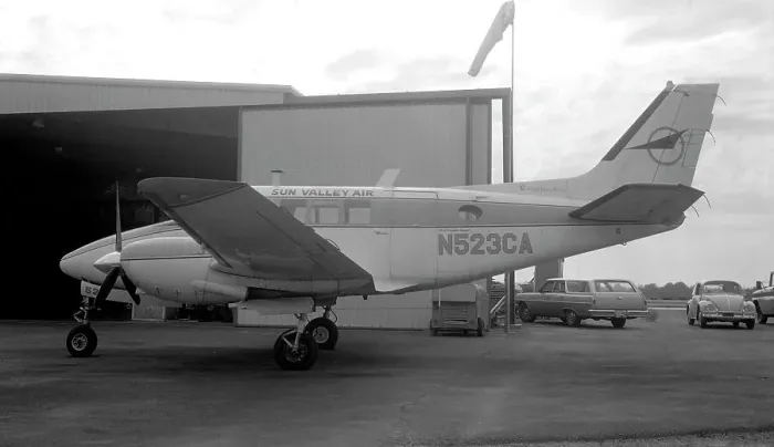 Framed Print : Beechcraft 65 Queen Air N523CA Framed Print : Beechcraft 65 Queen Air N523CA