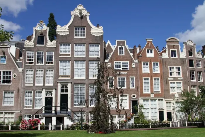 Framed Print : Begijnhof in Amsterdam Framed Print : Begijnhof in Amsterdam