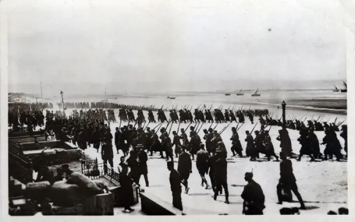 Framed Print : Belgian Army returns from Exercises - Dunkirk - July 1915 Framed Print : Belgian Army returns from Exercises - Dunkirk - July 1915