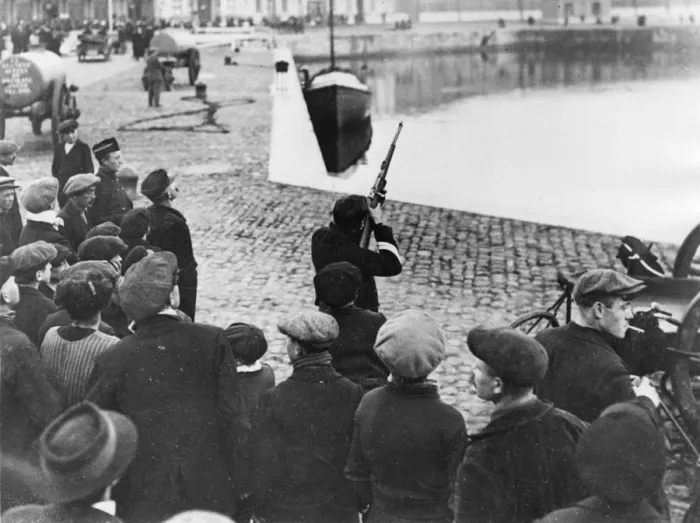 Framed Print : Belgian civilians on a quayside, WW1 Framed Print : Belgian civilians on a quayside, WW1