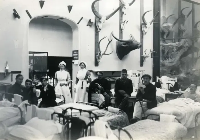 Framed Print : Belgian Patients & VAD Staff, B Ward, Quex Park Framed Print : Belgian Patients & VAD Staff, B Ward, Quex Park