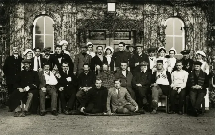 Framed Print : Belgian Patients & VAD Staff, Quex Park Framed Print : Belgian Patients & VAD Staff, Quex Park