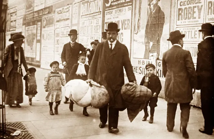 Framed Print : Belgian refugees arriving in London during WW1 Framed Print : Belgian refugees arriving in London during WW1