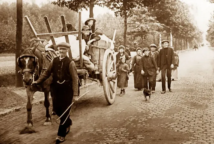 Framed Print : Belgian refugees on the road to Antwerp during WW1 Framed Print : Belgian refugees on the road to Antwerp during WW1