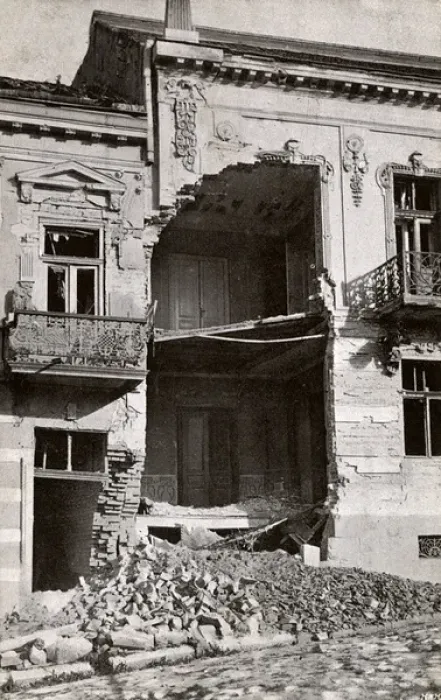 Framed Print : Belgrade, Serbia - Damage to houses on Knez Mihailova Street Framed Print : Belgrade, Serbia - Damage to houses on Knez Mihailova Street