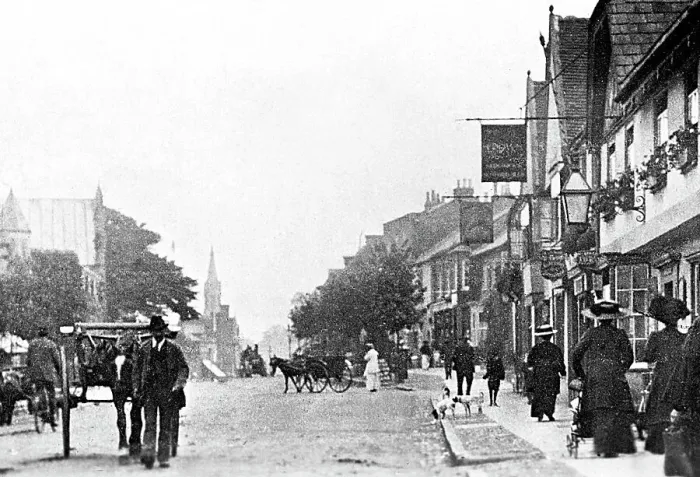 Framed Print : Berkhamsted High Street early 1900's Framed Print : Berkhamsted High Street early 1900's