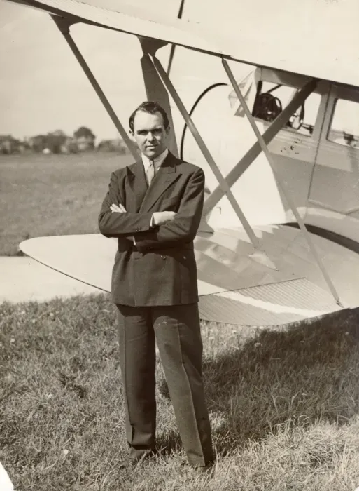 Framed Print : Bert Hinkler alongside an Avro 641 Commodore Framed Print : Bert Hinkler alongside an Avro 641 Commodore
