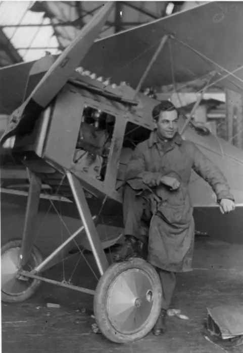 Framed Print : Bert Hinkler alongside his Sopwith Baby Framed Print : Bert Hinkler alongside his Sopwith Baby