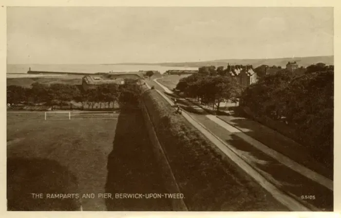 Framed Print : Berwick-upon-Tweed, Northumberland - The Ramparts and Pier