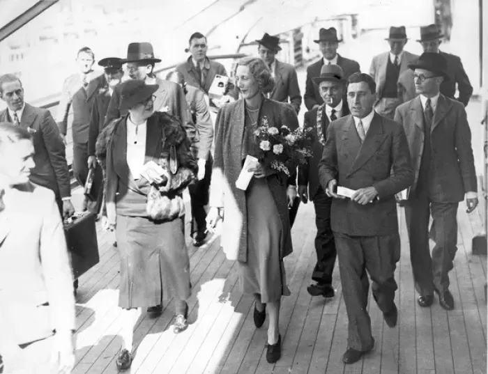 Framed Print : Beryl Markham (1902-1986) on her arrival back in the UK Framed Print : Beryl Markham (1902-1986) on her arrival back in the UK