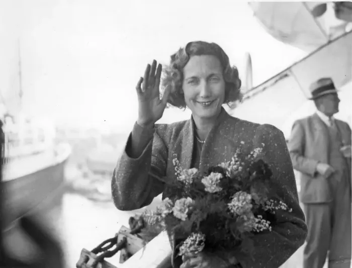 Framed Print : Beryl Markham (1902-1986) on her arrival back in the UK Framed Print : Beryl Markham (1902-1986) on her arrival back in the UK
