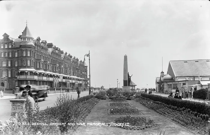 Framed Print : Bexhill Gardens and War Memorial Framed Print : Bexhill Gardens and War Memorial
