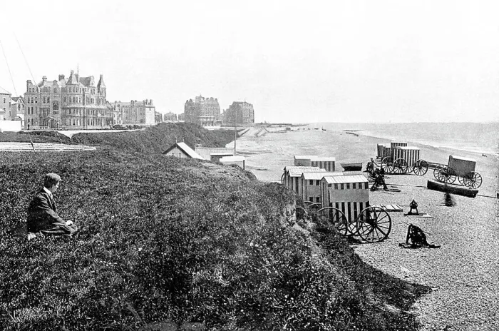 Framed Print : Bexhill-on-Sea Beach early 1900s Framed Print : Bexhill-on-Sea Beach early 1900s