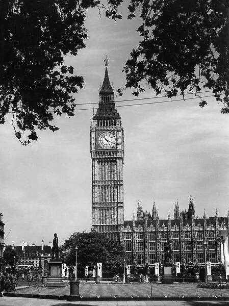 BIG BEN. Big Ben, Westminster, London, The Worlds Timepiece. Date: circa 1950
