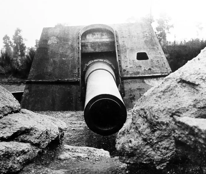 Framed Print : Big Bertha German gun during the First World War Framed Print : Big Bertha German gun during the First World War