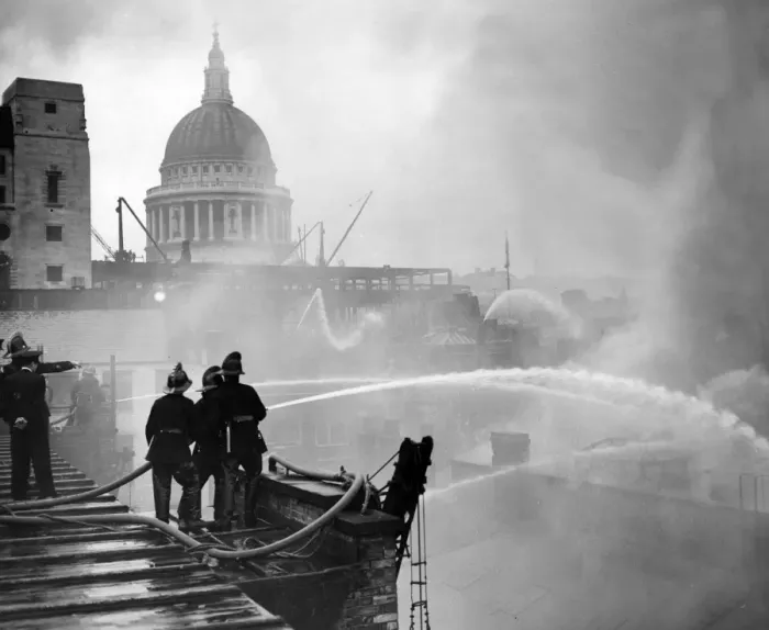 Framed Print : Big City fire at a warehouse on Queen Victoria Street Framed Print : Big City fire at a warehouse on Queen Victoria Street