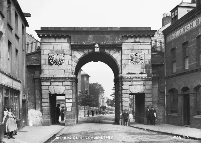 Framed Print : Bishops Gate, Londonderry Framed Print : Bishops Gate, Londonderry
