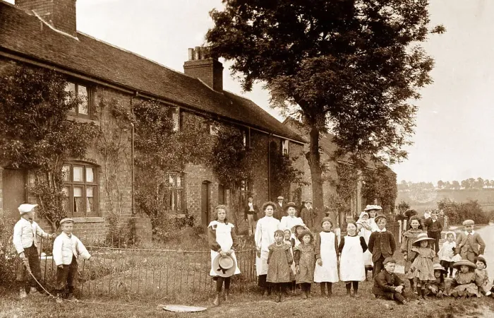 Framed Print : Bishop's Itchington Ellestree Cottages early 1900s Framed Print : Bishop's Itchington Ellestree Cottages early 1900s