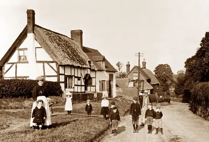 Framed Print : Bishop's Tachbrook School Hill near Leamington early 1900s Framed Print : Bishop's Tachbrook School Hill near Leamington early 1900s