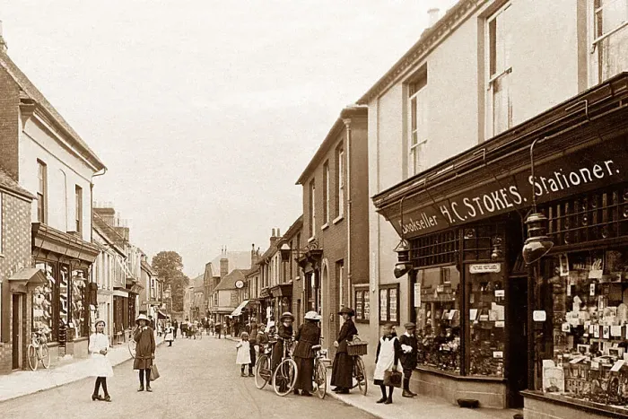 Framed Print : Bishop's Waltham High Street early 1900s Framed Print : Bishop's Waltham High Street early 1900s