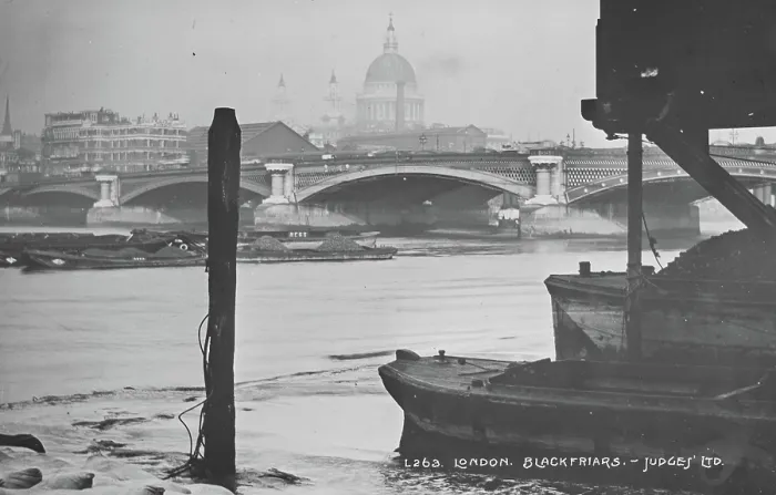 Framed Print : Blackfriars Bridge, London Framed Print : Blackfriars Bridge, London