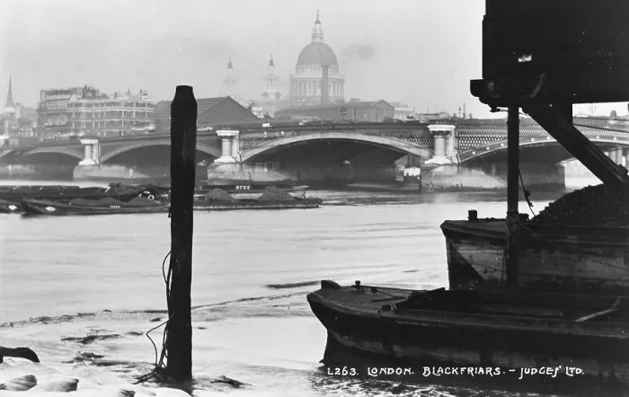 Framed Print : Blackfriars Bridge, London Framed Print : Blackfriars Bridge, London
