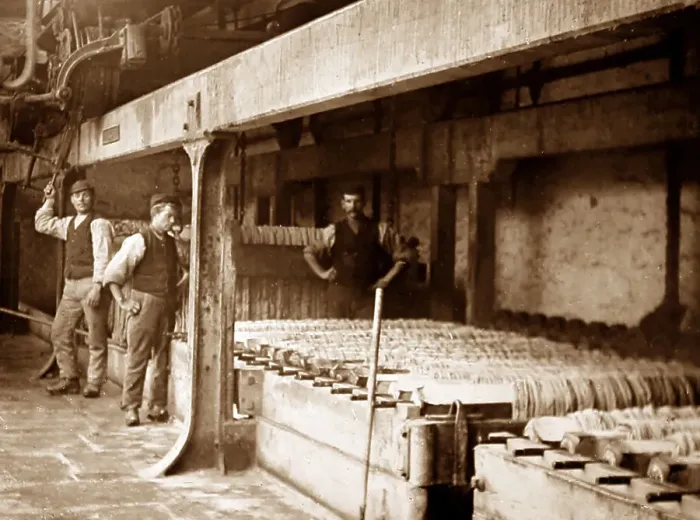 Framed Print : A bleaching liquor cave, linen production, Victorian period Framed Print : A bleaching liquor cave, linen production, Victorian period