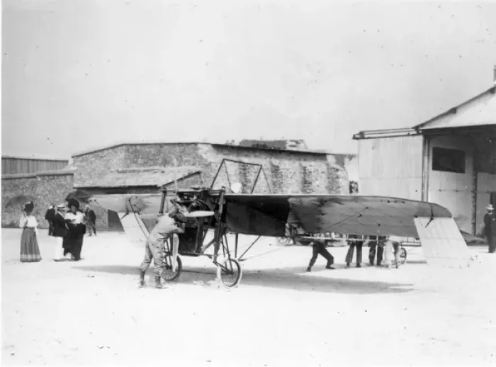 Framed Print : Bleriot VIII bis at Issy-les-Moulineaux on 6 July 1908 Framed Print : Bleriot VIII bis at Issy-les-Moulineaux on 6 July 1908