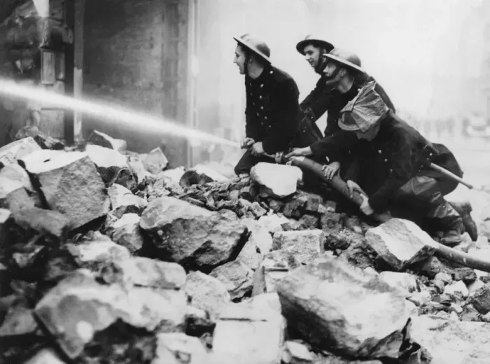 Framed Print : Blitz in City of London -- Newgate Street, WW2 Framed Print : Blitz in City of London -- Newgate Street, WW2